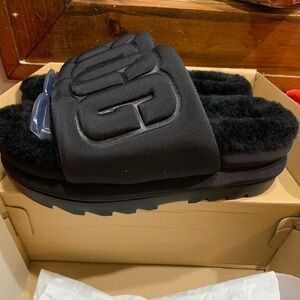 UGG SLIDES